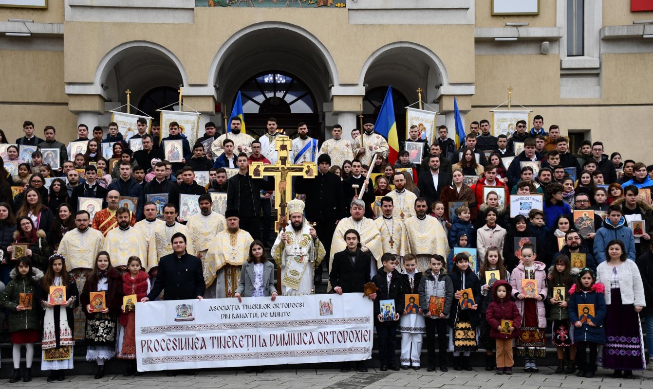 Procesiune cu sfinte icoane la Caransebeș 140655