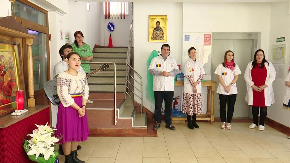 Vizită și daruri pentru pacienții de la Centrul „Sfântul Nectarie” 140728