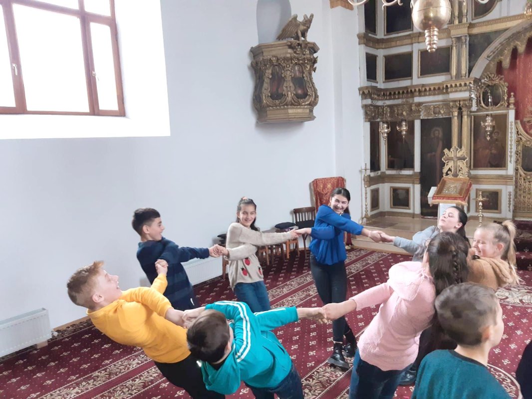 Implicarea tinerilor în viaţa comunităţii prin „Credo Impact” 140870