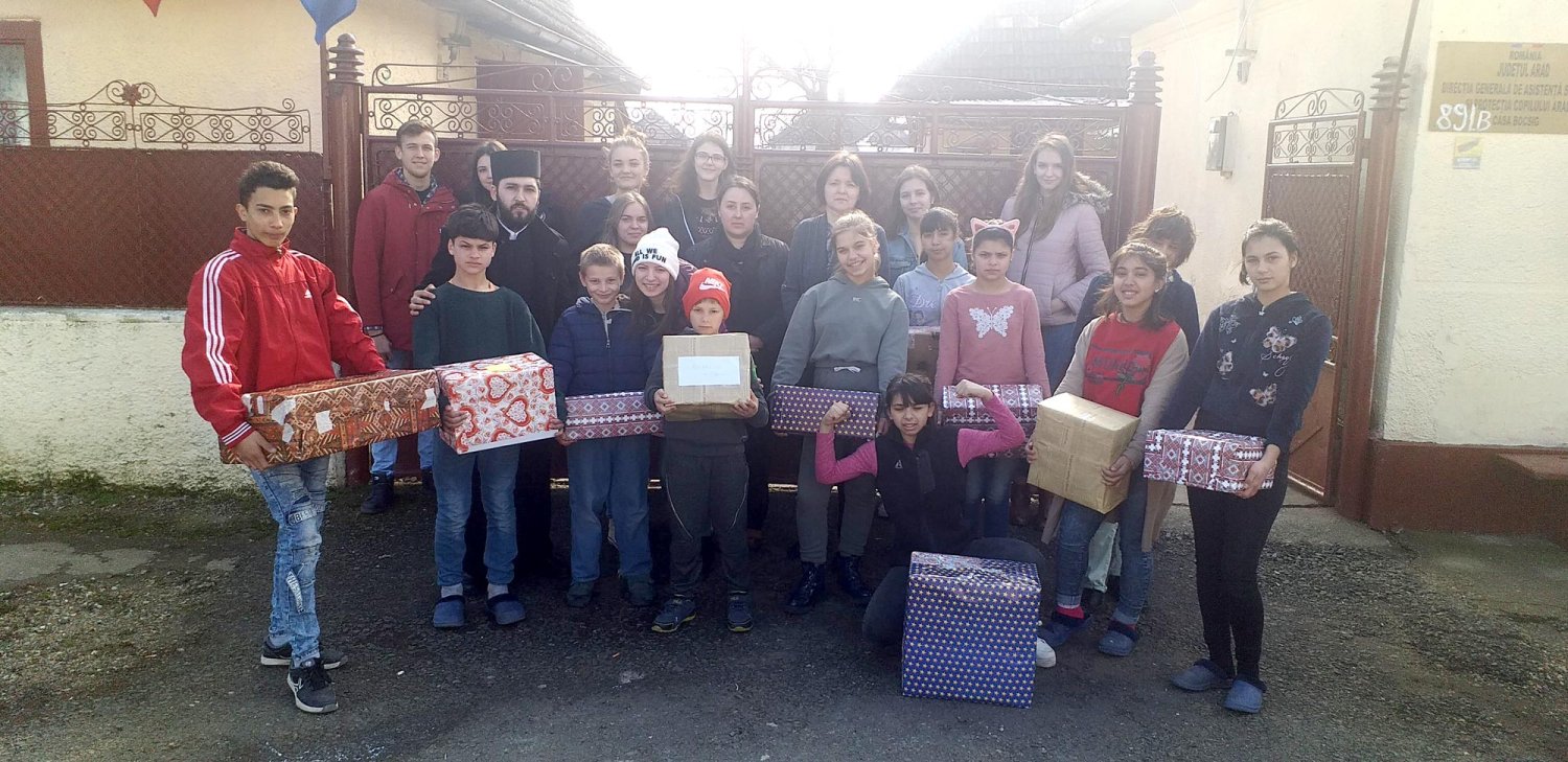 Tineri din Prunișor și Sebiș, în vizită la copii orfani din județul Arad 140901