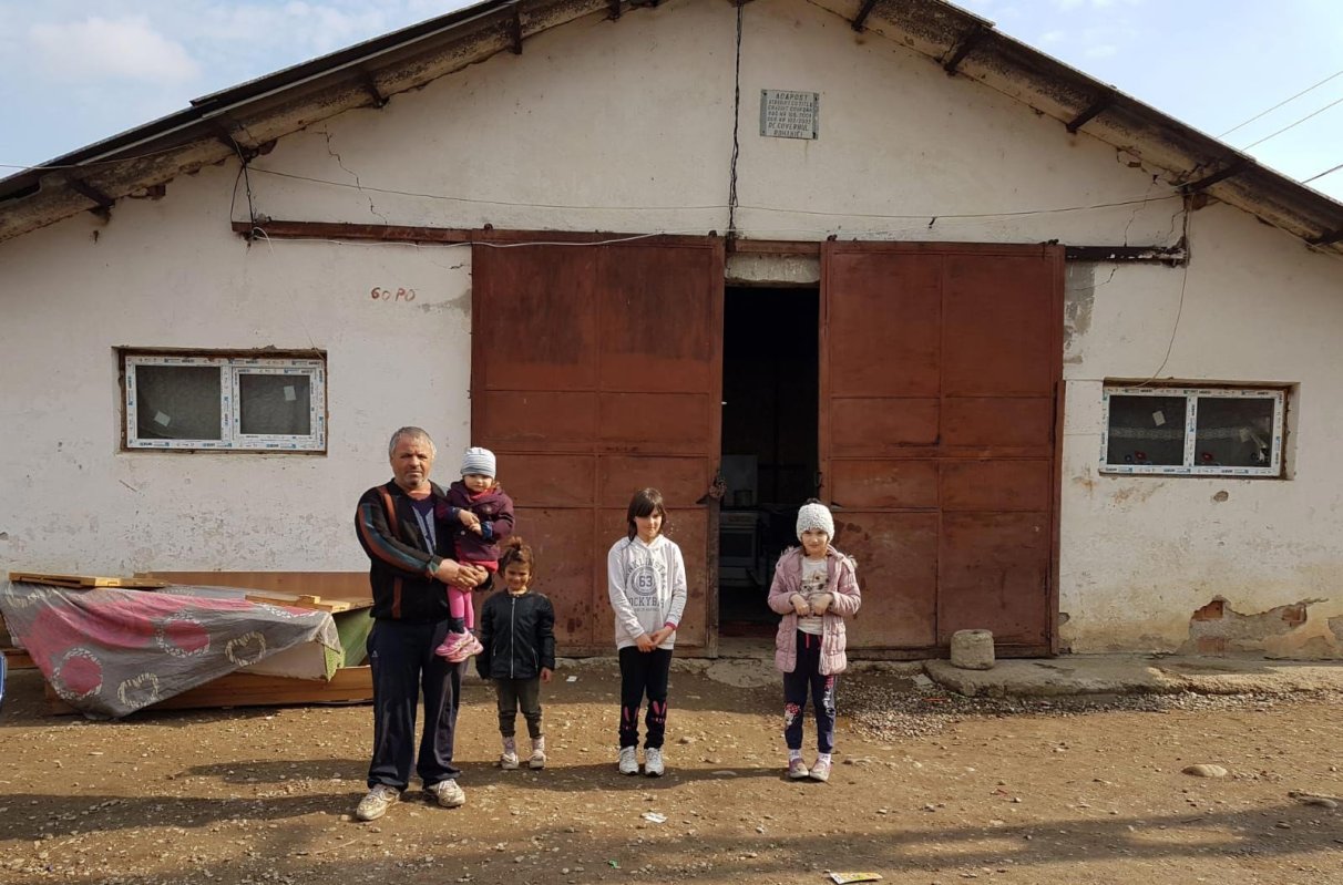 O casă în dar pentru micile „prințese din hambar” 143761