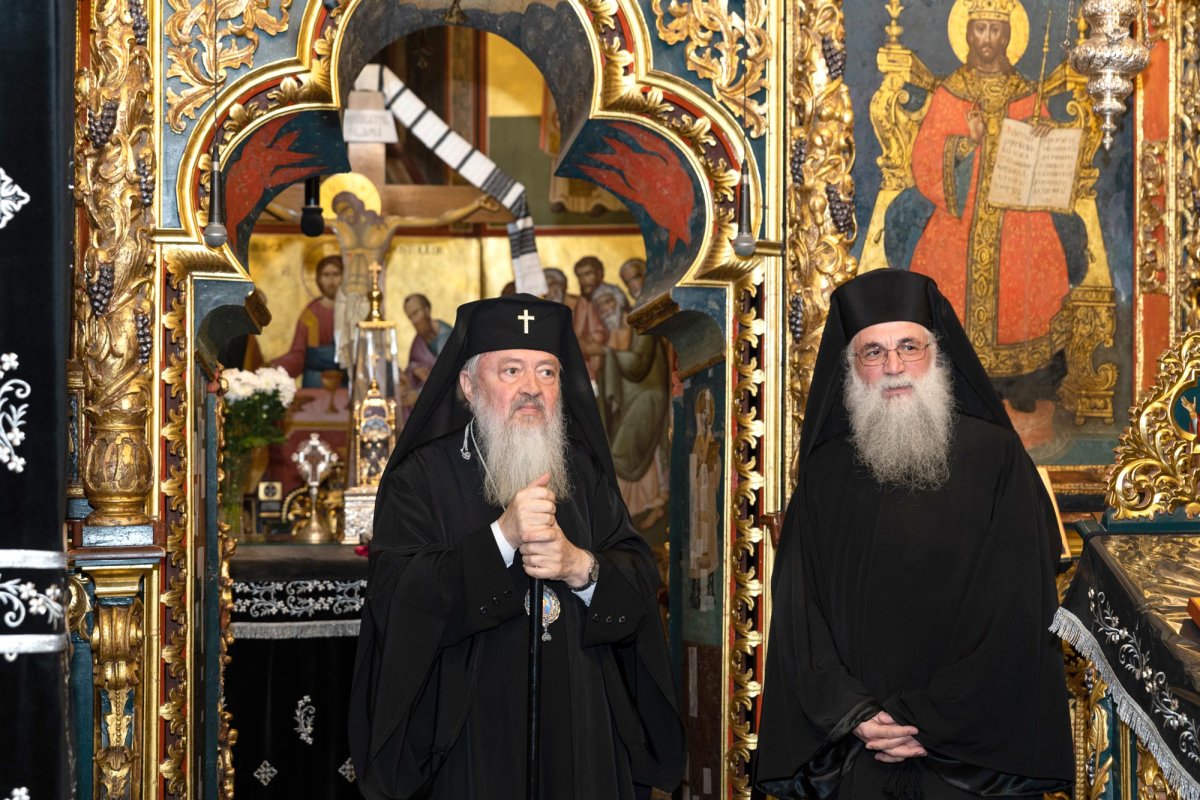 Înaltpreasfinţitul Părinte Mitropolit Andrei, în vizită la Mănăstirea Putna 140996