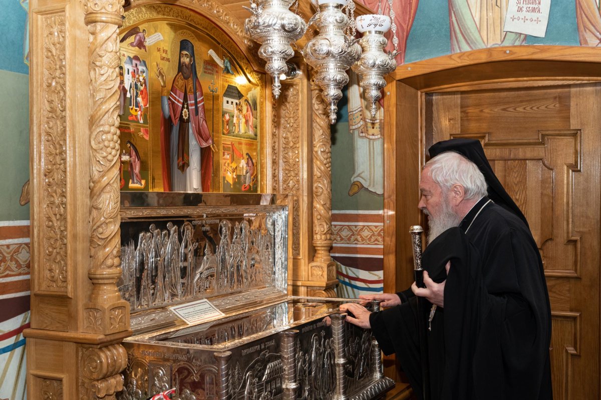 Înaltpreasfinţitul Părinte Mitropolit Andrei, în vizită la Mănăstirea Putna 140997