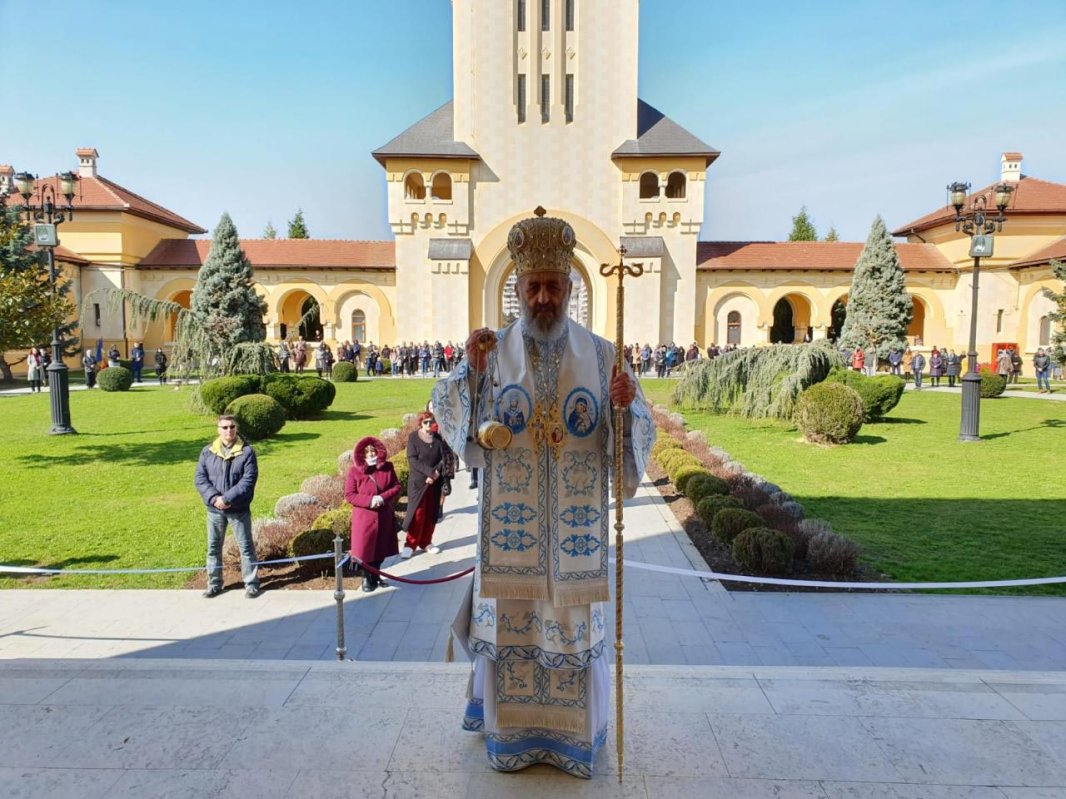 Înaltpreasfințitul Părinte Irineu a liturghisit la Catedrala Arhiepiscopală 141028