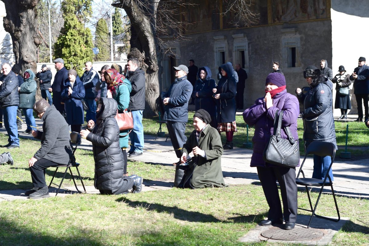 Liturghii arhiereşti la Mănăstirea „Sfântul Ioan cel Nou de la Suceava” 141047