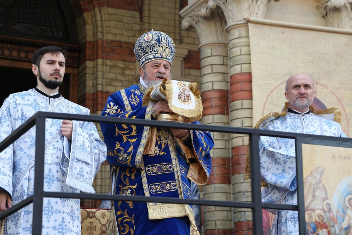 Slujire arhierească la Catedrala Mitropolitană din Sibiu 141027