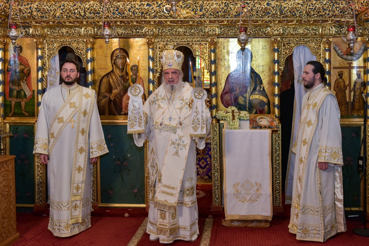 „În Sfânta Cruce este ascunsă puterea Învierii lui Hristos” 141347