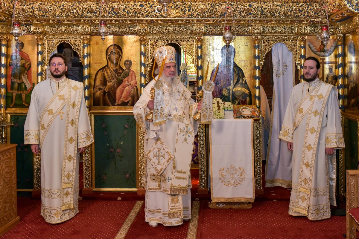 „În Sfânta Cruce este ascunsă puterea Învierii lui Hristos” 141348