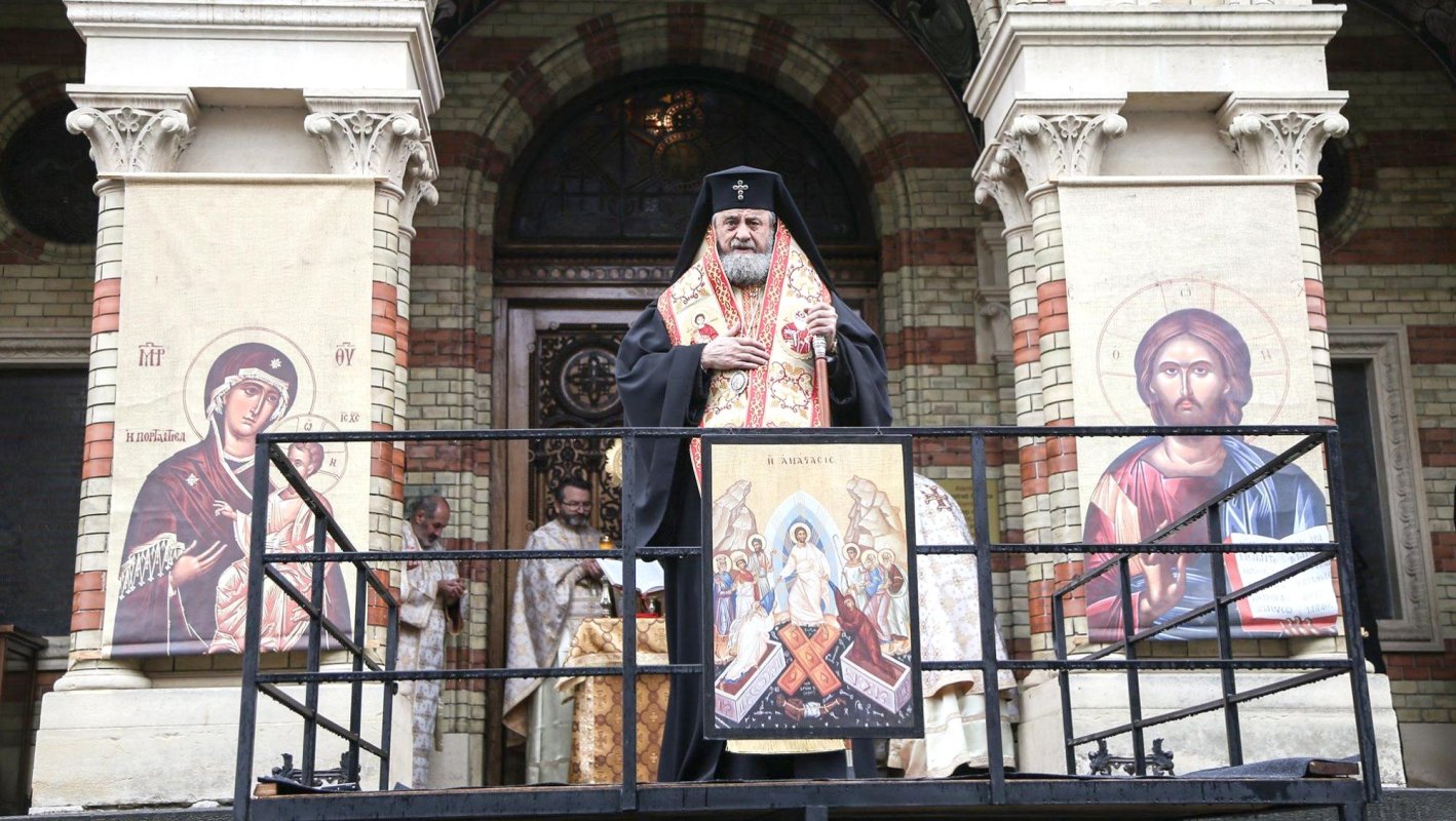 Sfânta Cruce îi ajută pe credincioşi să treacă peste greutăţi 141456