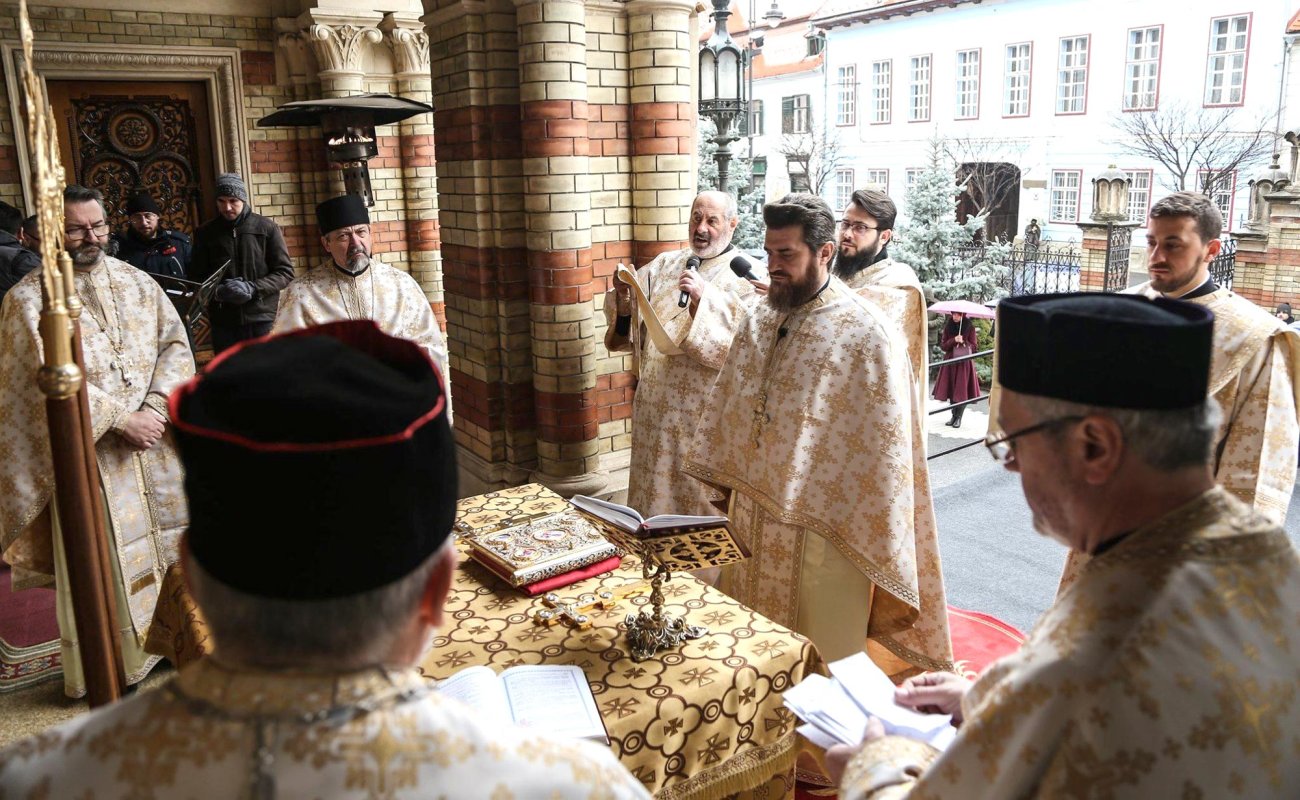 Sfânta Cruce îi ajută pe credincioşi să treacă peste greutăţi 141457