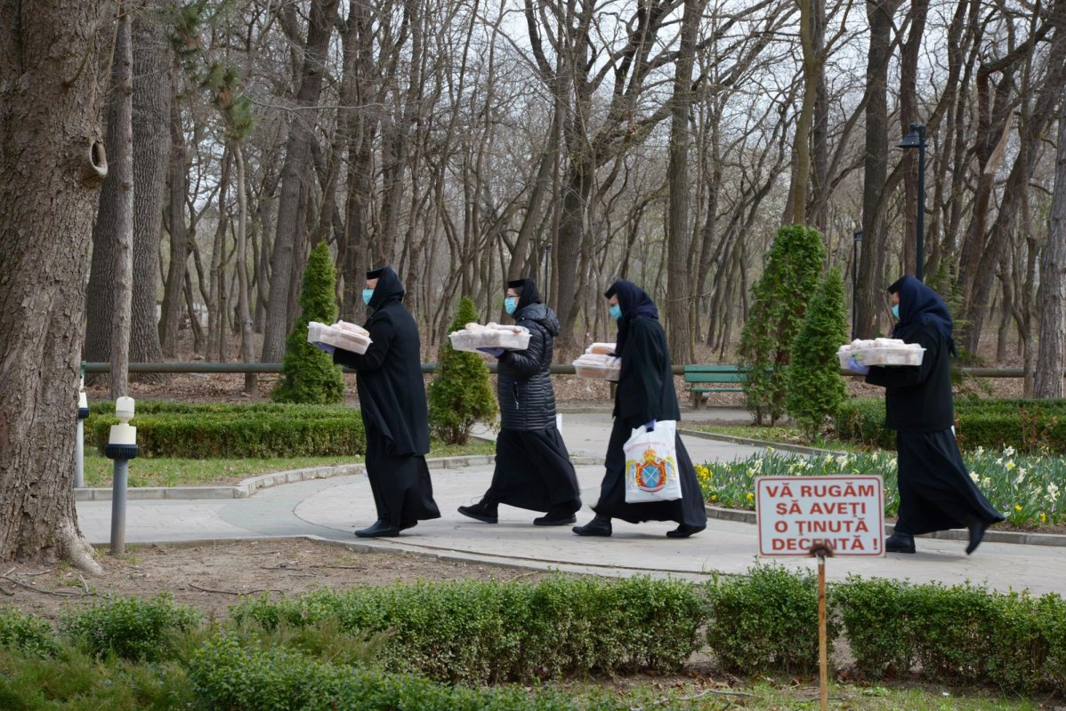 Ajutor pentru persoanele în carantină de la Mănăstirea Lacu Sărat 141540