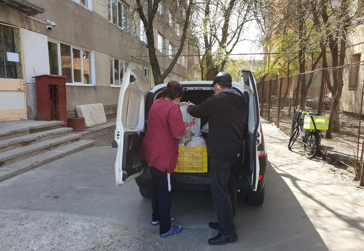 Hrană pentru persoanele fără adăpost din Galați și Brăila 141701