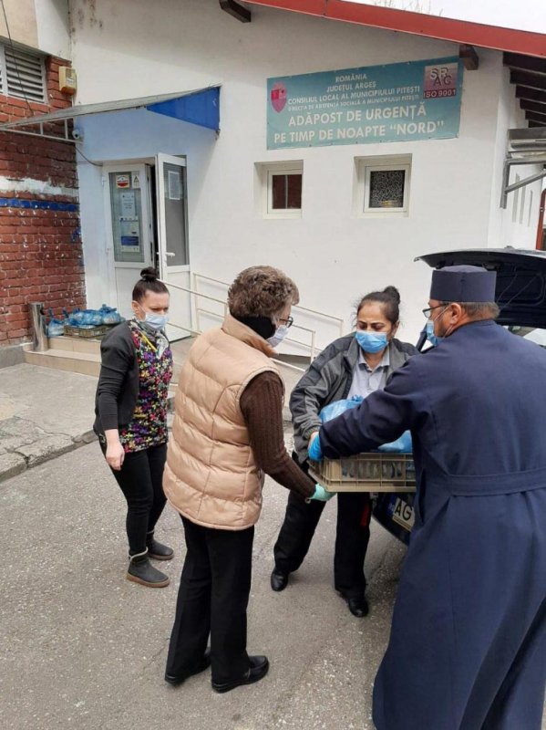 Sprijin pentru persoanele de la un adăpost de urgență din Pitești 141702