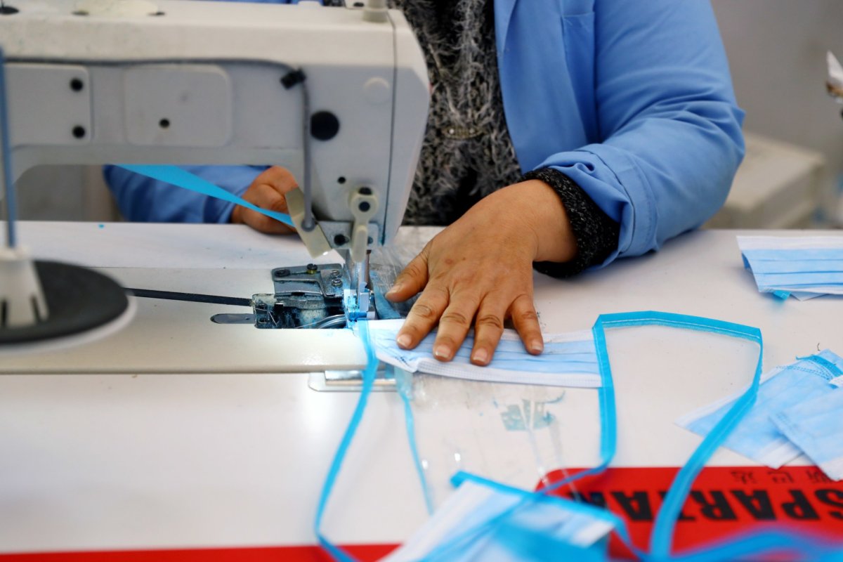 A început producția de măști 141777