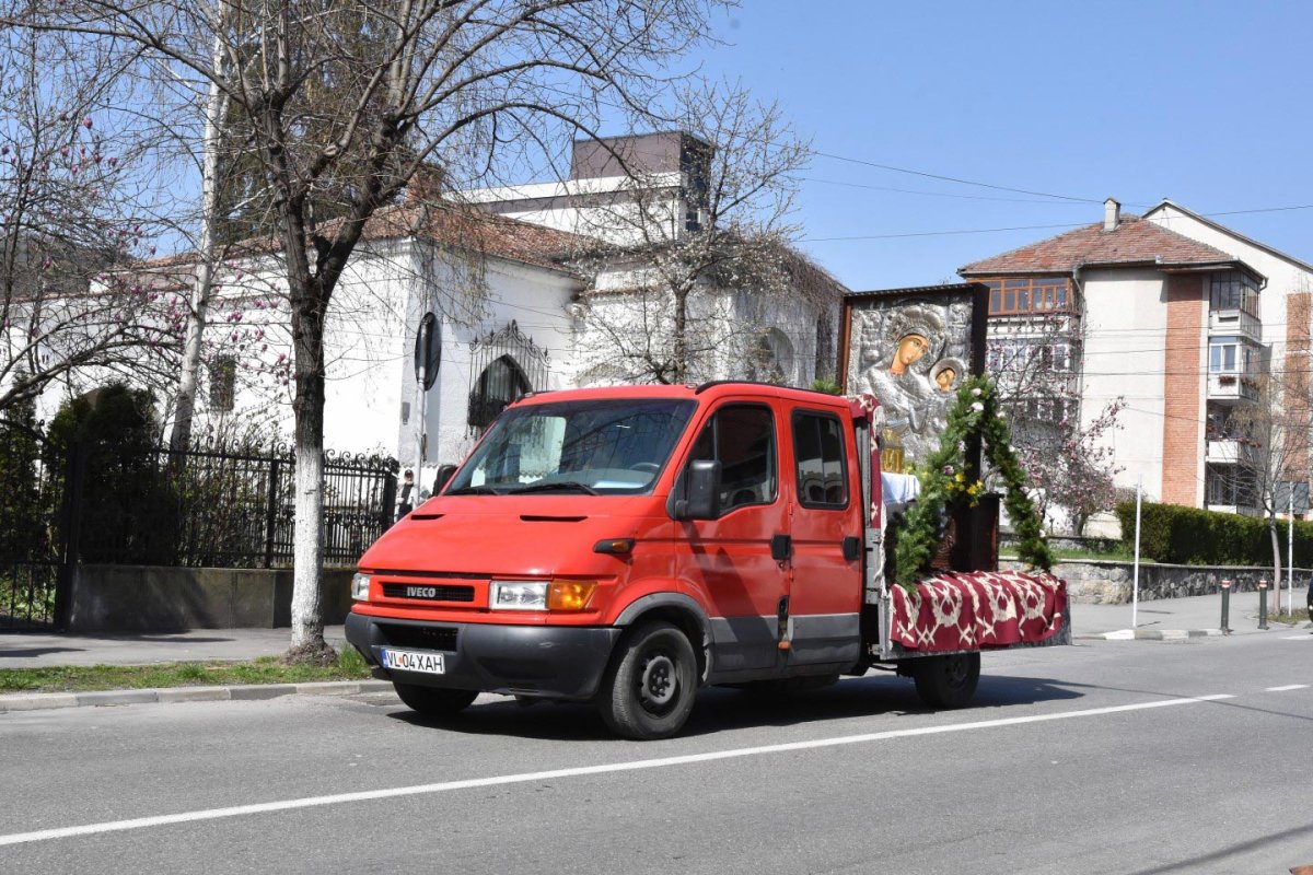 Procesiune specială pentru credincioşii râmniceni 141829