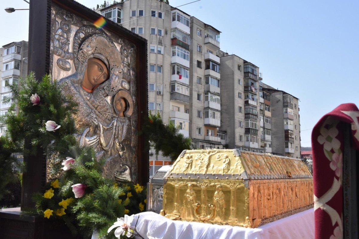 Procesiune specială pentru credincioşii râmniceni 141830