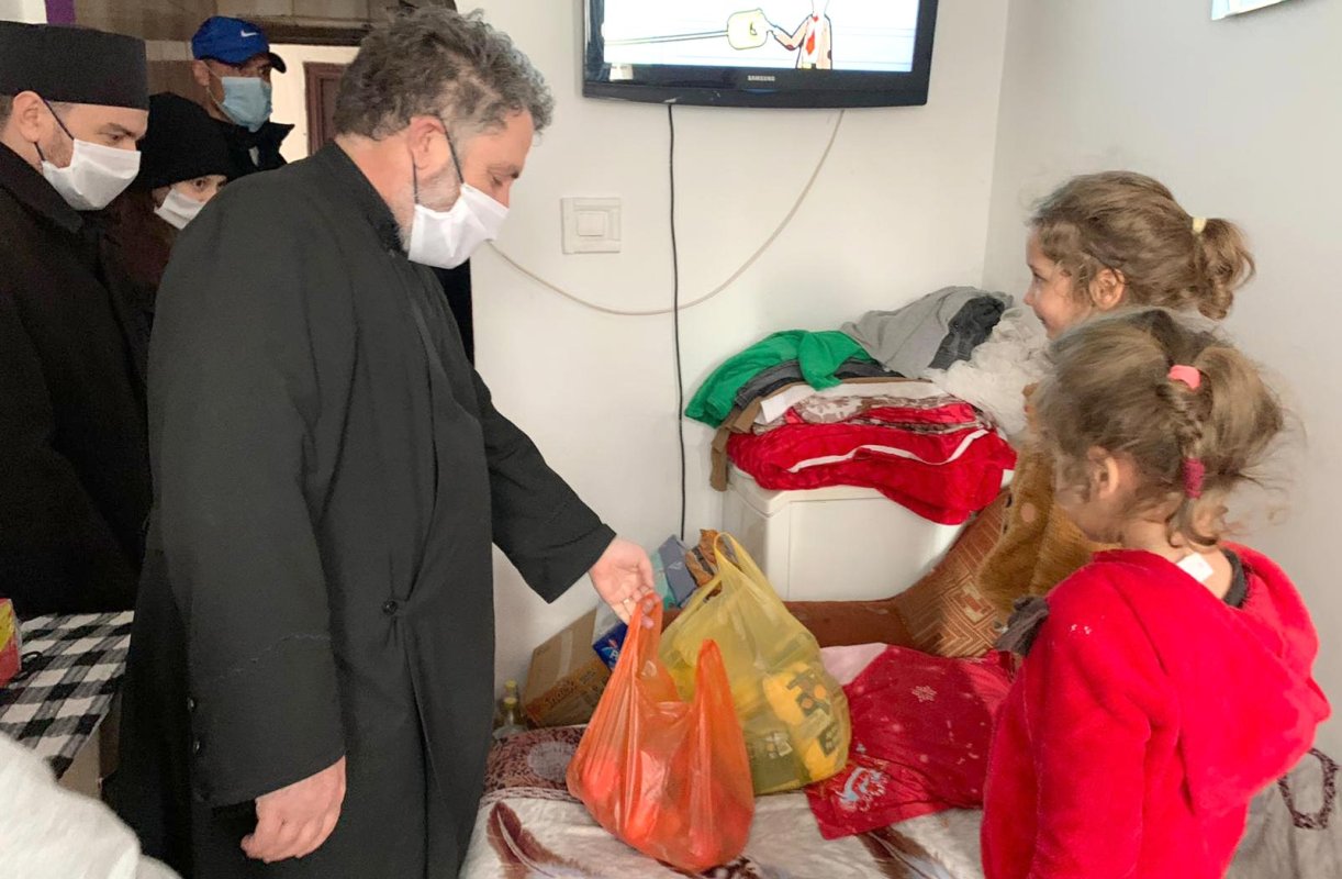 Eparhiile continuă sprijinirea instituţiilor medicale şi a persoanelor aflate în situaţii dificile 141883