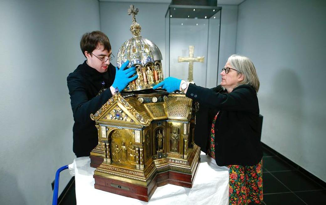 Moaştele Sfintei Ştefanida, la catedrala din Aachen, Germania 141892