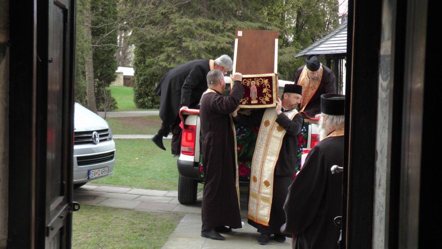 Procesiune în Suceava cu cinstitele moaște ale Sfântului Ioan cel Nou 141873