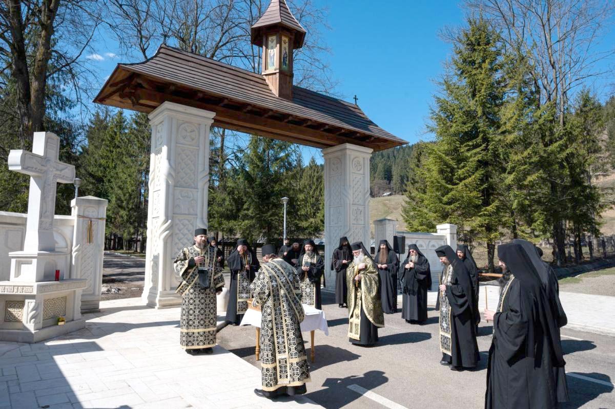 Pomenirea celor 4.000 de români ucişi la Fântâna Albă 141988