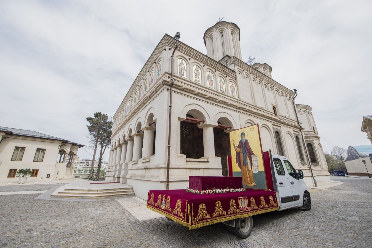 Procesiune cu moaştele Sfântului Dimitrie cel Nou pe străzile Capitalei 142116