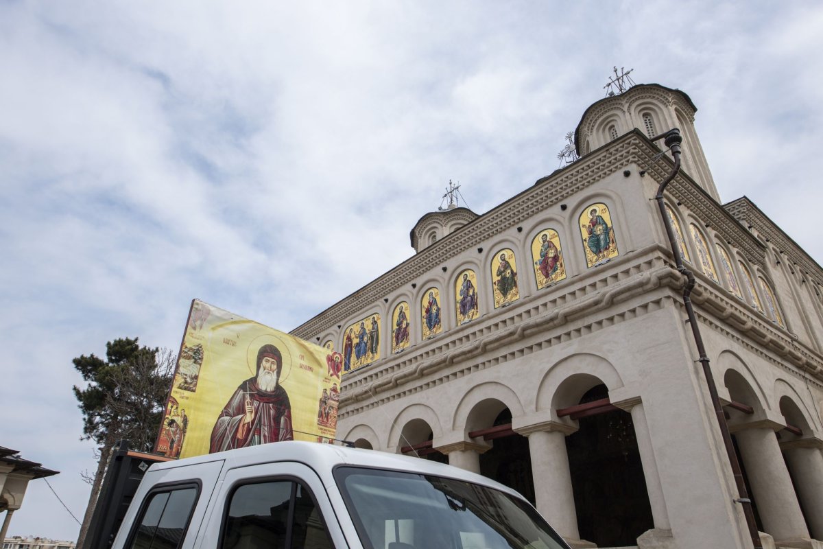 Procesiune cu moaştele Sfântului Dimitrie cel Nou pe străzile Capitalei 142117