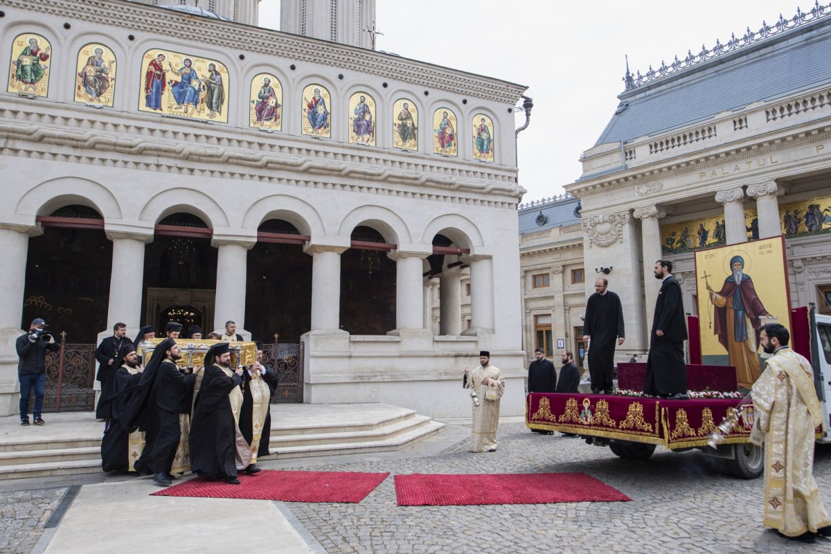 Procesiune cu moaştele Sfântului Dimitrie cel Nou pe străzile Capitalei 142118