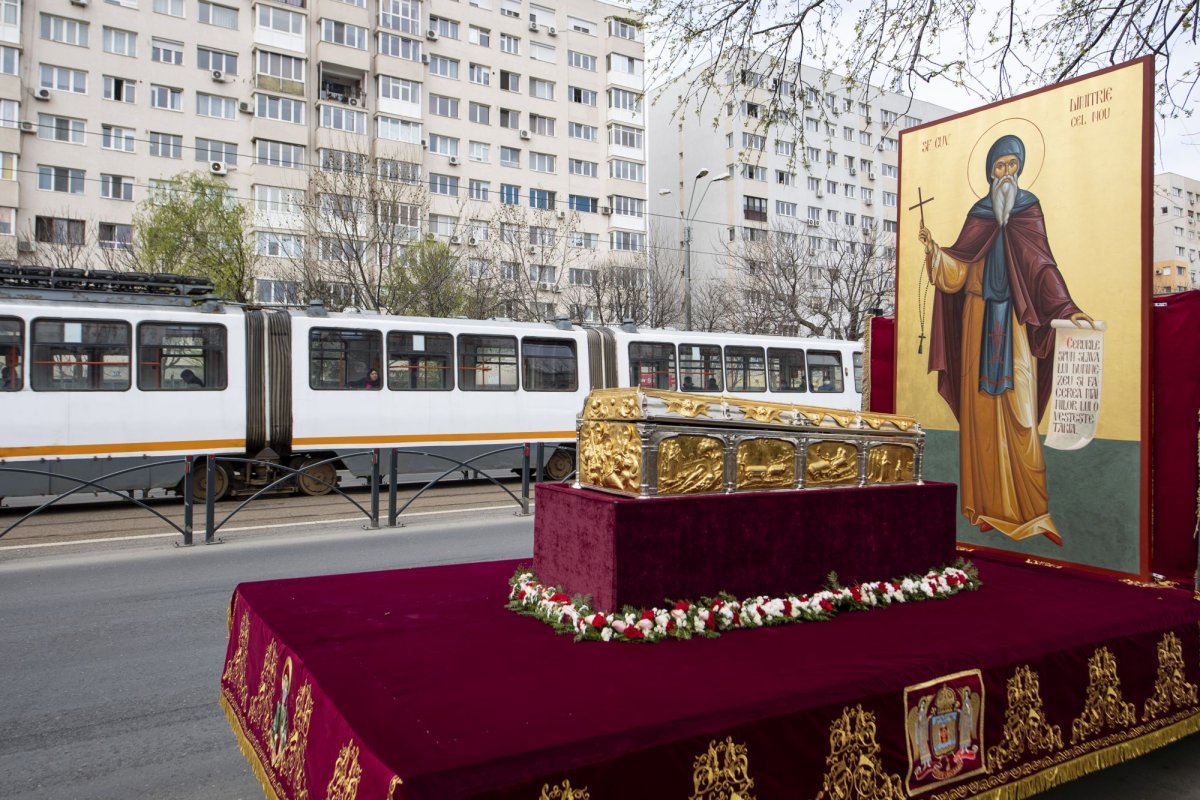 Procesiune cu moaştele Sfântului Dimitrie cel Nou pe străzile Capitalei 142123