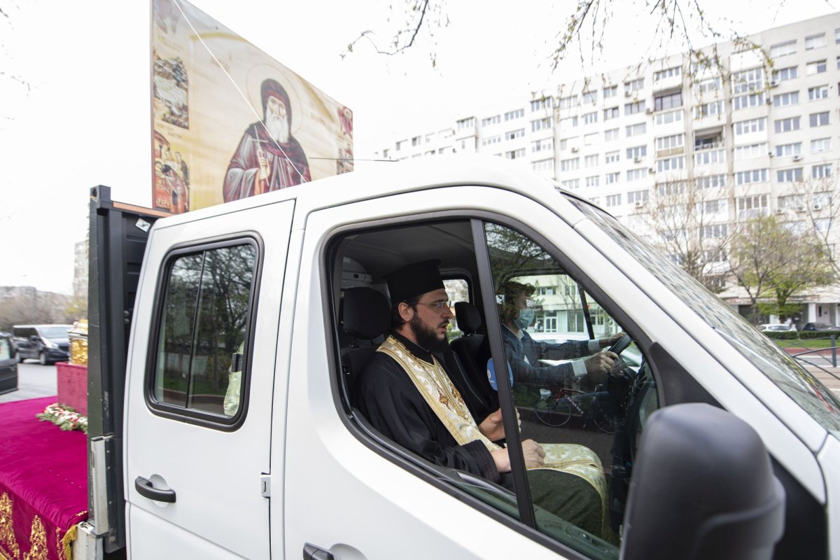 Procesiune cu moaştele Sfântului Dimitrie cel Nou pe străzile Capitalei 142124