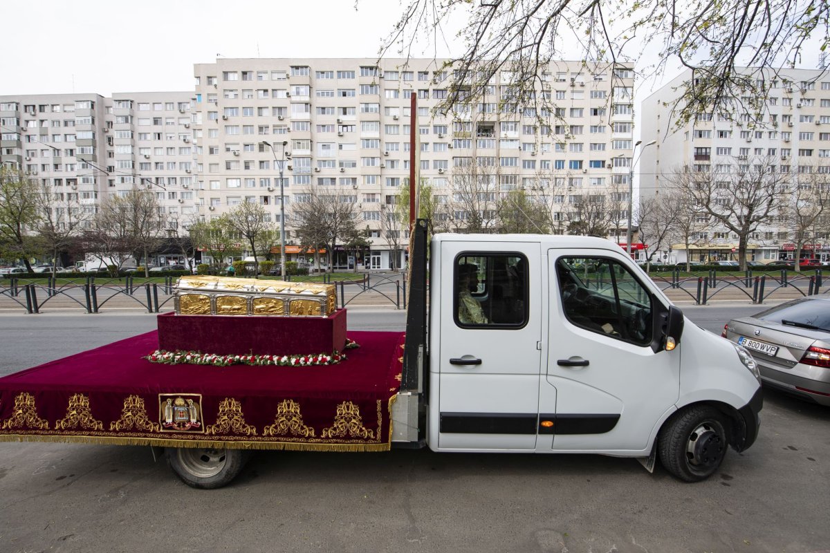 Procesiune cu moaştele Sfântului Dimitrie cel Nou pe străzile Capitalei 142126