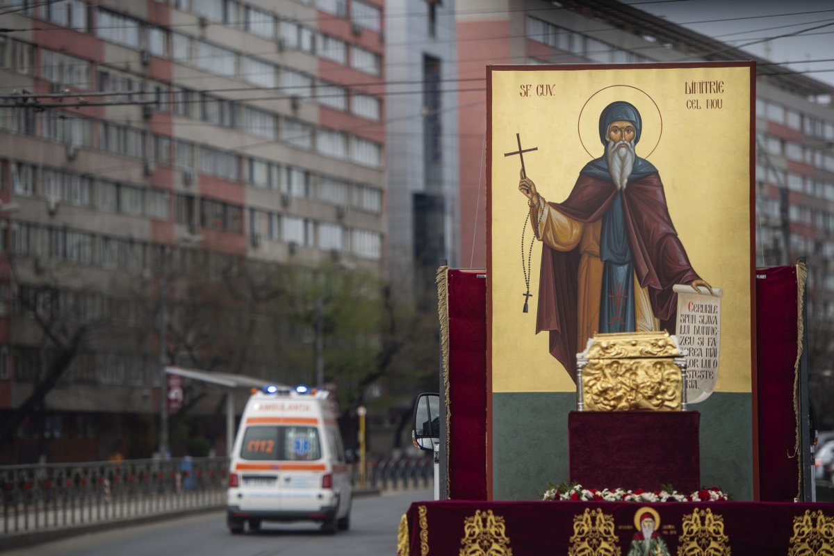 Procesiune cu moaştele Sfântului Dimitrie cel Nou pe străzile Capitalei 142129