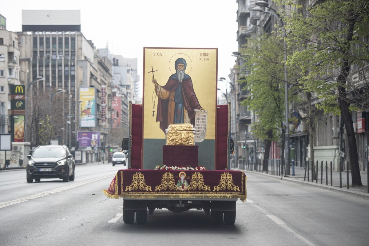 Procesiune cu moaştele Sfântului Dimitrie cel Nou pe străzile Capitalei 142138