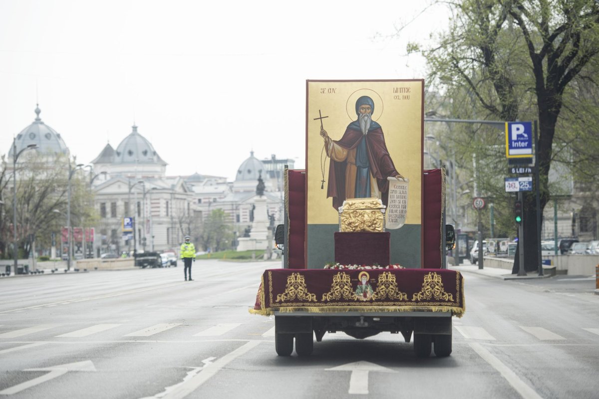 Procesiune cu moaştele Sfântului Dimitrie cel Nou pe străzile Capitalei 142140