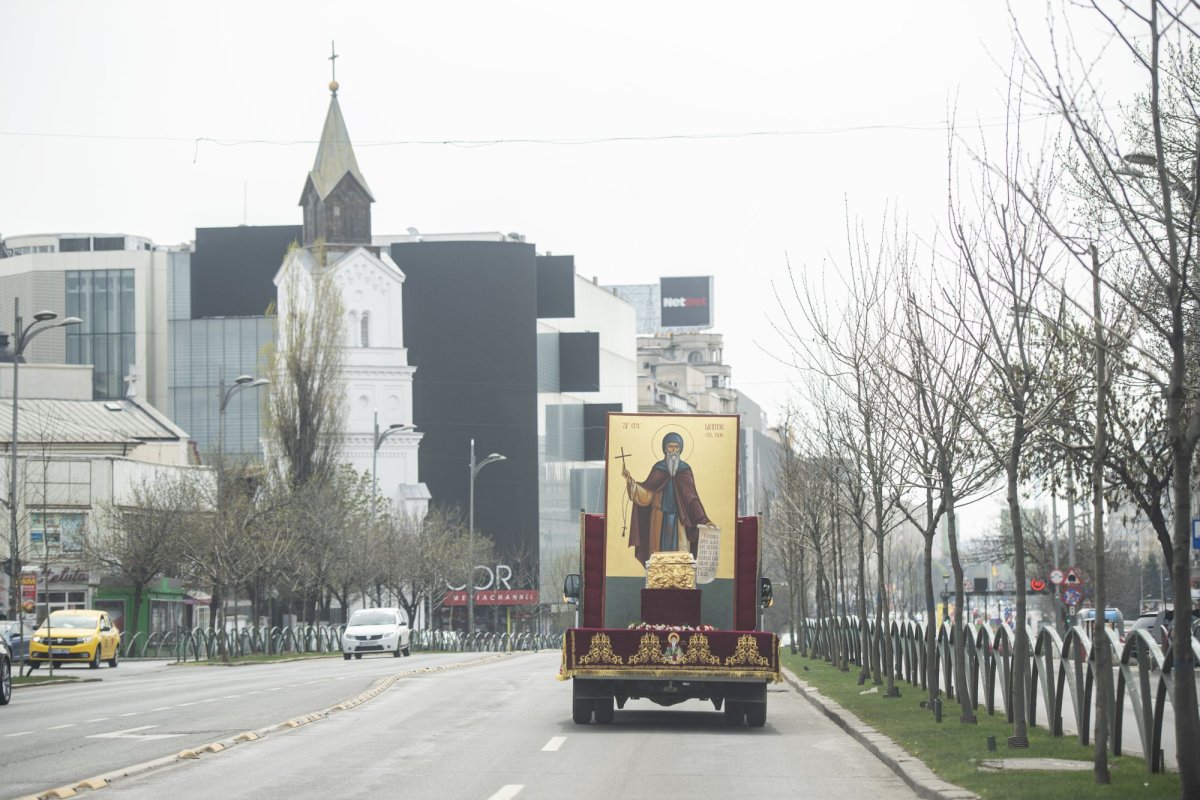 Procesiune cu moaştele Sfântului Dimitrie cel Nou pe străzile Capitalei 142142