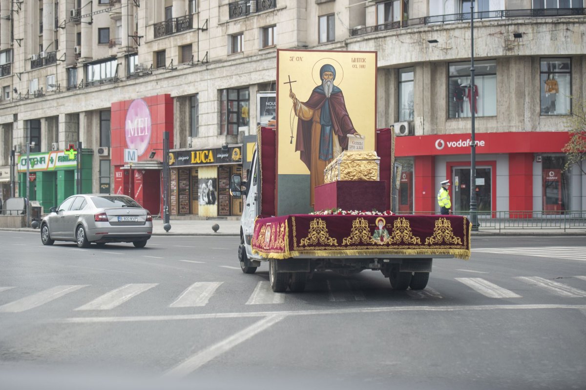 Procesiune cu moaştele Sfântului Dimitrie cel Nou pe străzile Capitalei 142144