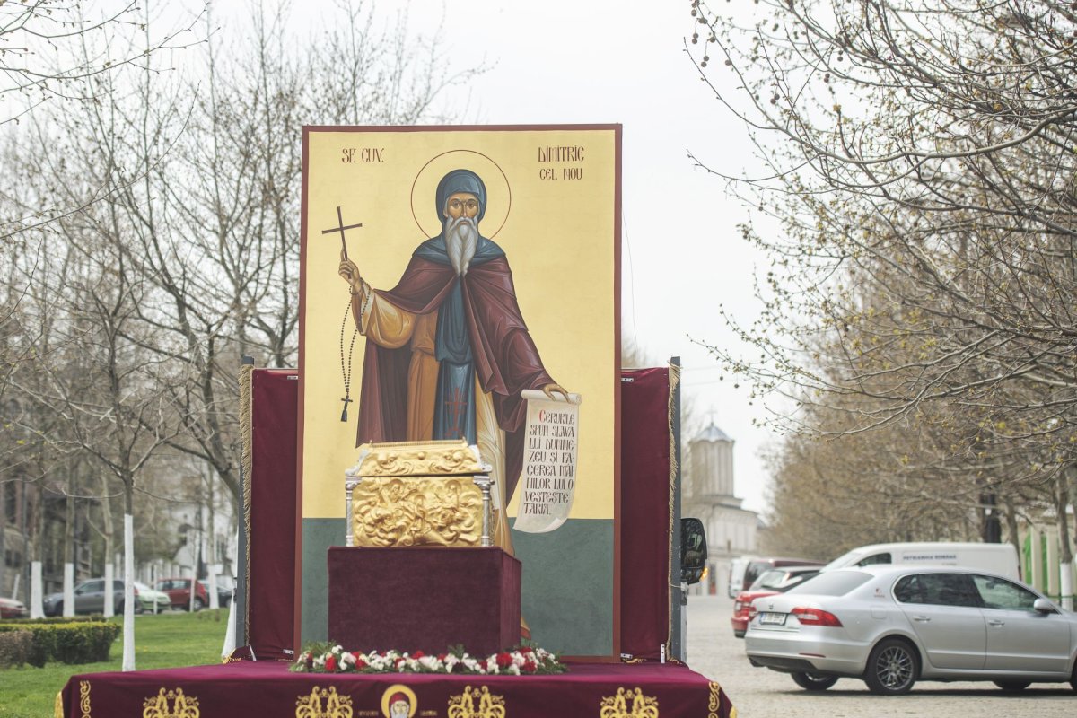 Procesiune cu moaştele Sfântului Dimitrie cel Nou pe străzile Capitalei 142147