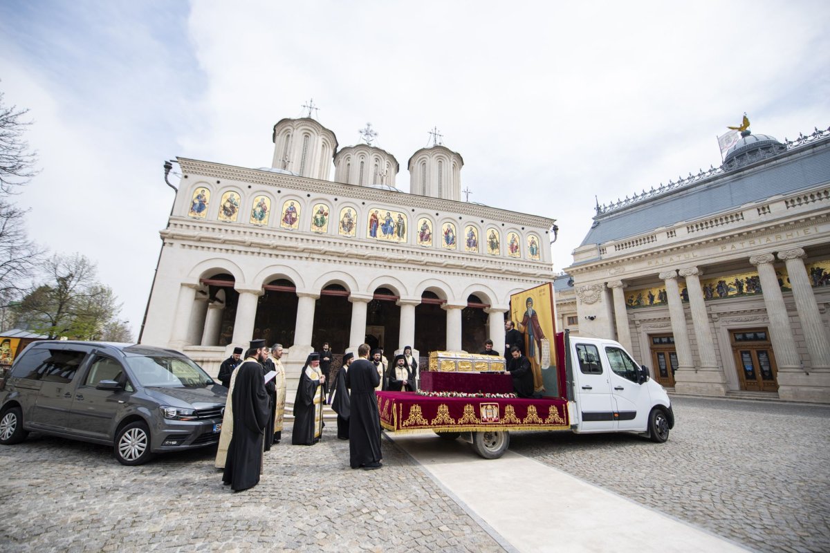 Procesiune cu moaştele Sfântului Dimitrie cel Nou pe străzile Capitalei 142153