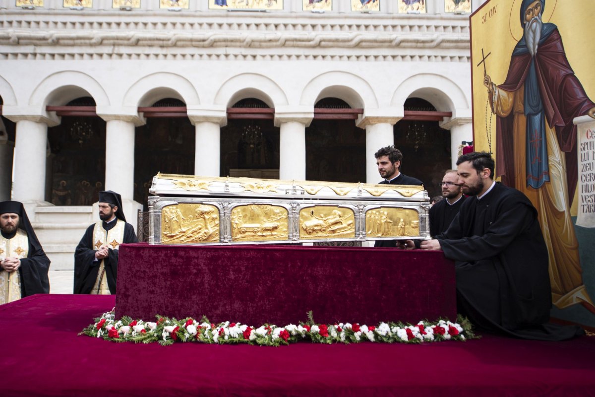 Procesiune cu moaştele Sfântului Dimitrie cel Nou pe străzile Capitalei 142155