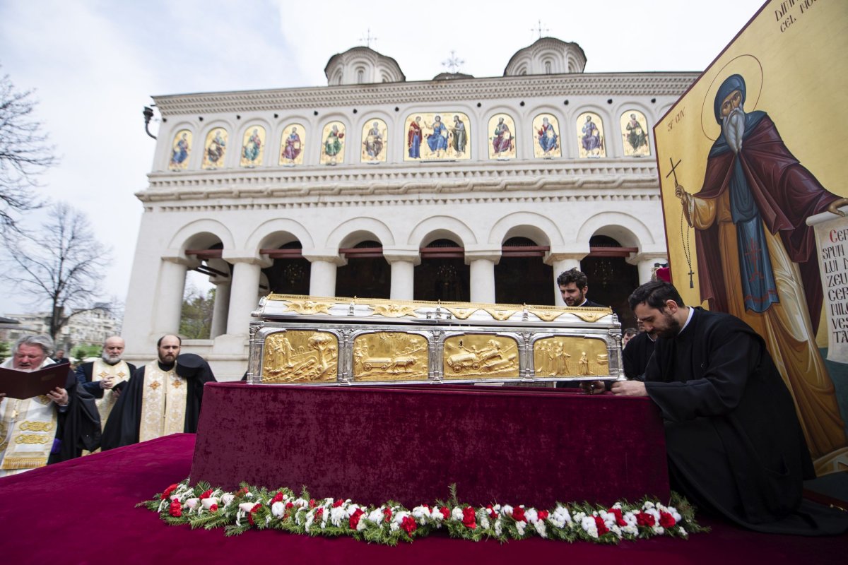 Procesiune cu moaştele Sfântului Dimitrie cel Nou pe străzile Capitalei 142157