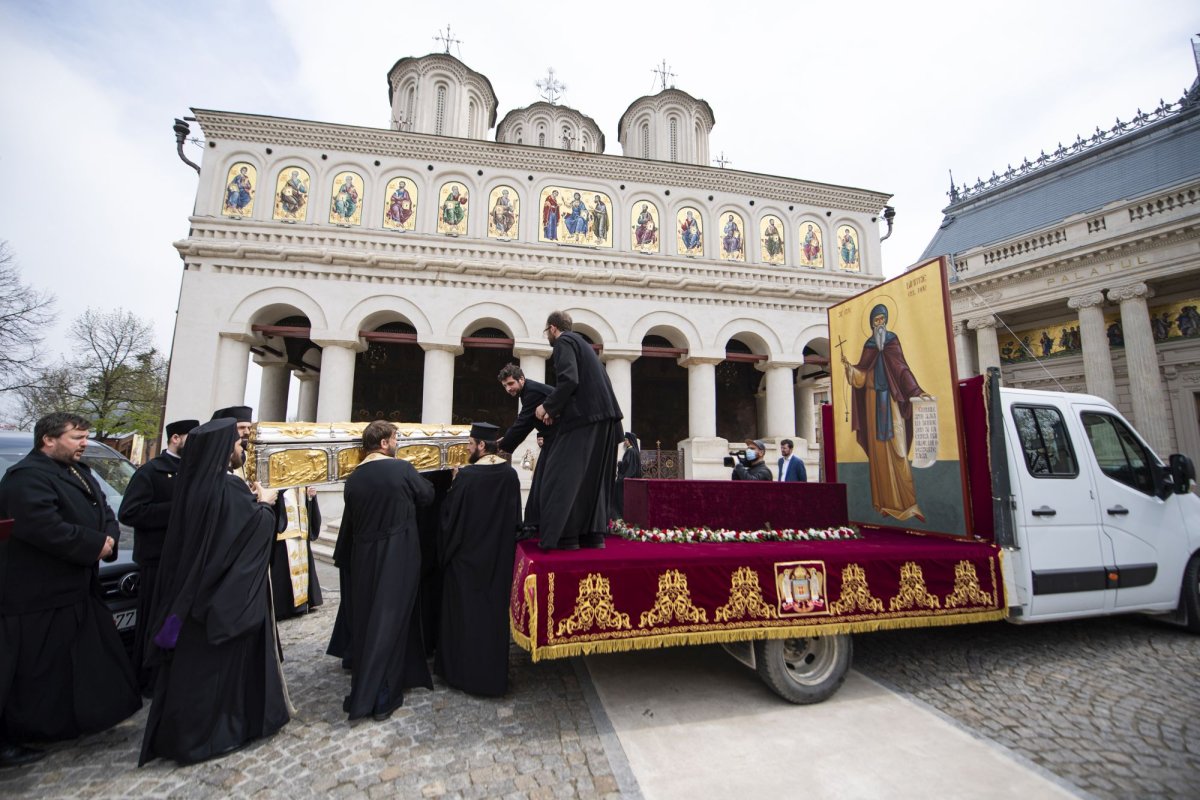 Procesiune cu moaştele Sfântului Dimitrie cel Nou pe străzile Capitalei 142158