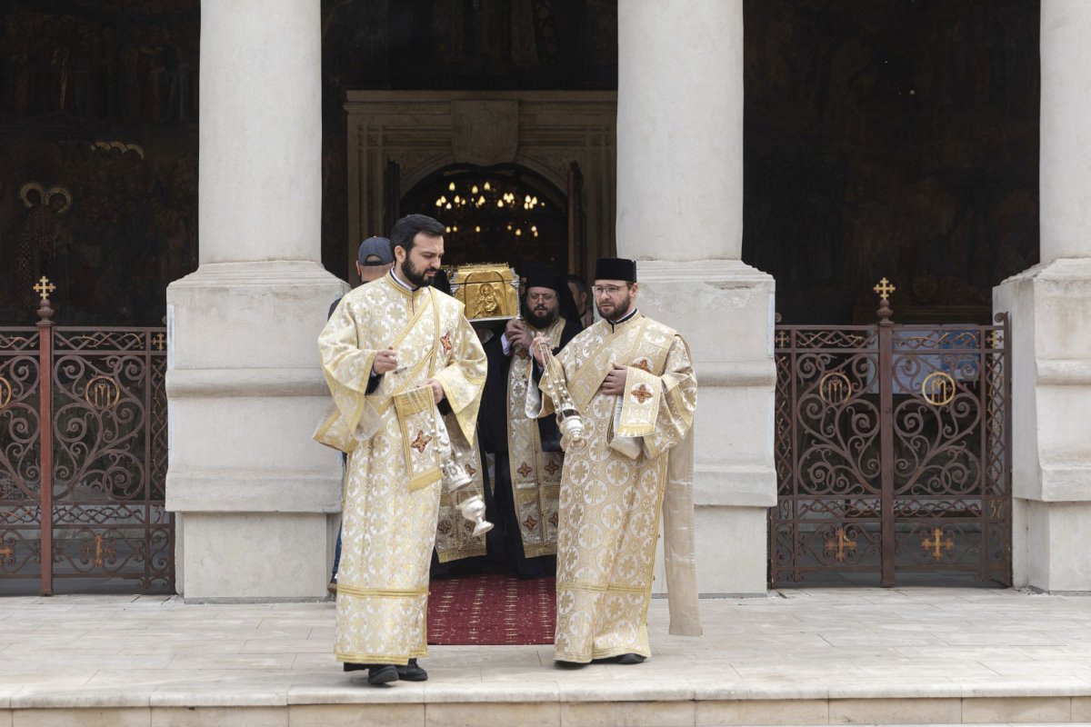 Procesiune cu moaştele Sfântului Dimitrie cel Nou pe străzile Capitalei 142160
