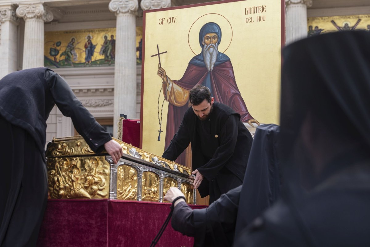 Procesiune cu moaştele Sfântului Dimitrie cel Nou pe străzile Capitalei 142161