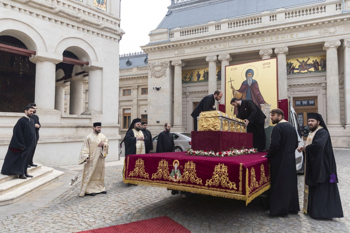 Procesiune cu moaştele Sfântului Dimitrie cel Nou pe străzile Capitalei 142162