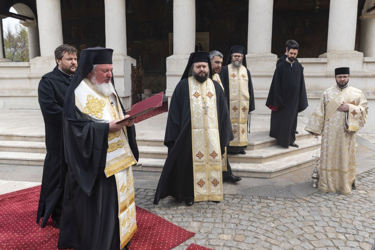 Procesiune cu moaştele Sfântului Dimitrie cel Nou pe străzile Capitalei 142164