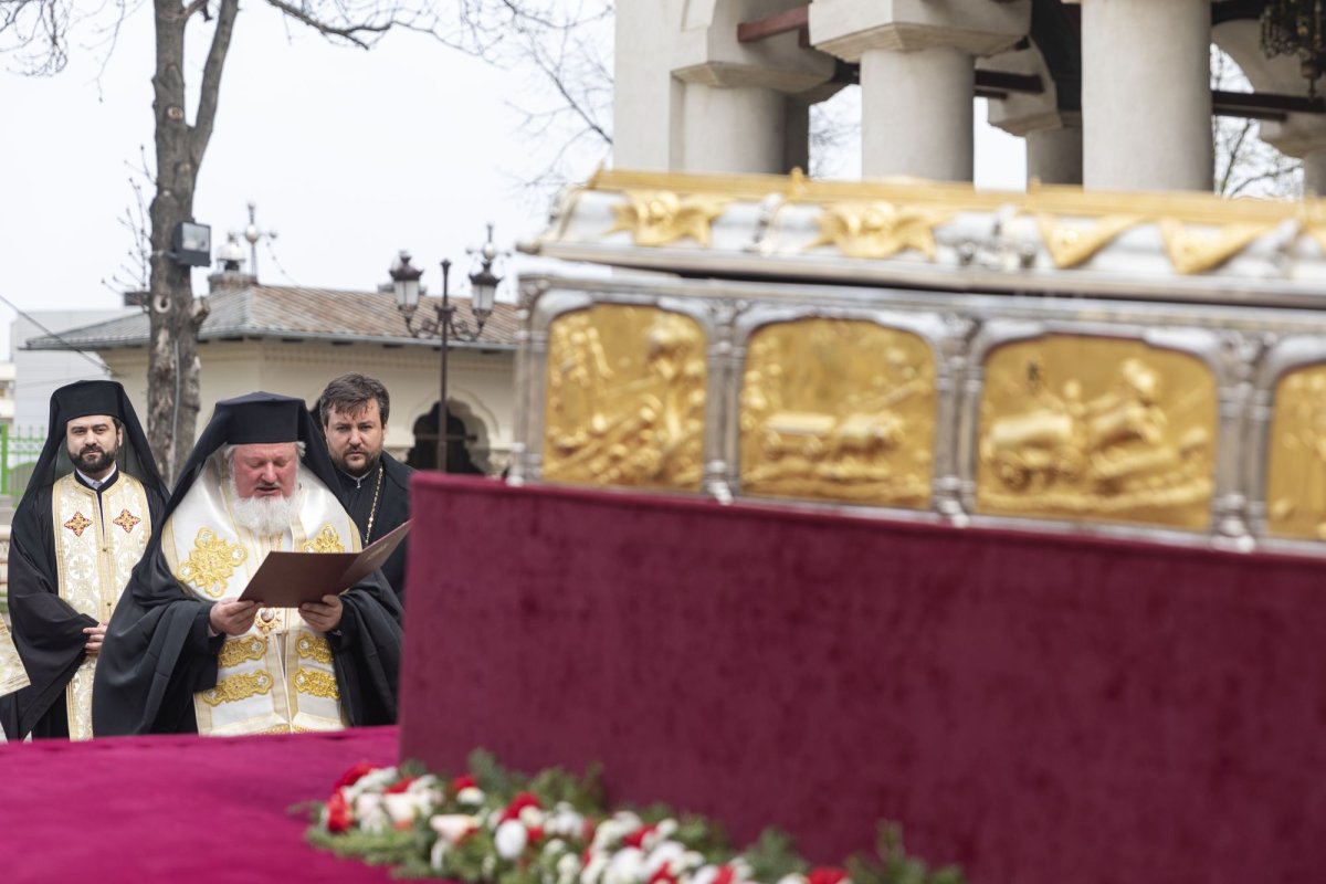 Procesiune cu moaştele Sfântului Dimitrie cel Nou pe străzile Capitalei 142165