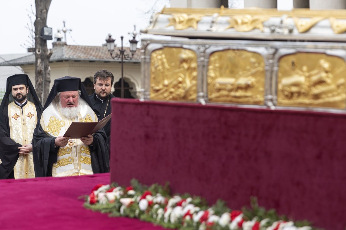 Procesiune cu moaştele Sfântului Dimitrie cel Nou pe străzile Capitalei 142166