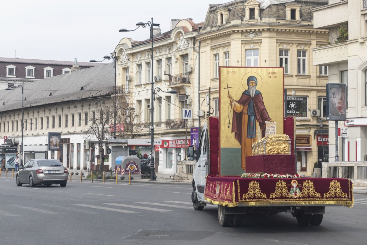 Procesiune cu moaştele Sfântului Dimitrie cel Nou pe străzile Capitalei 142170