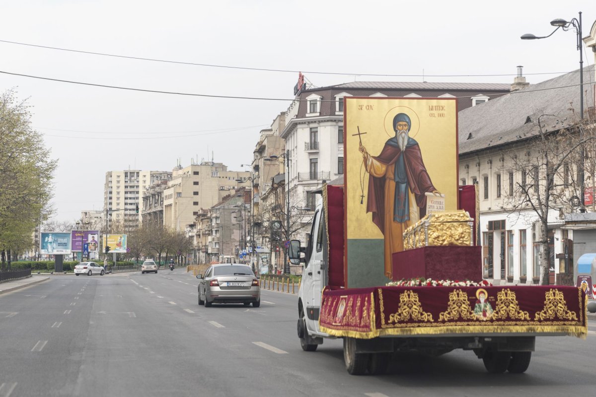 Procesiune cu moaştele Sfântului Dimitrie cel Nou pe străzile Capitalei 142171