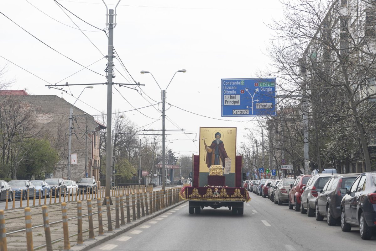 Procesiune cu moaştele Sfântului Dimitrie cel Nou pe străzile Capitalei 142175