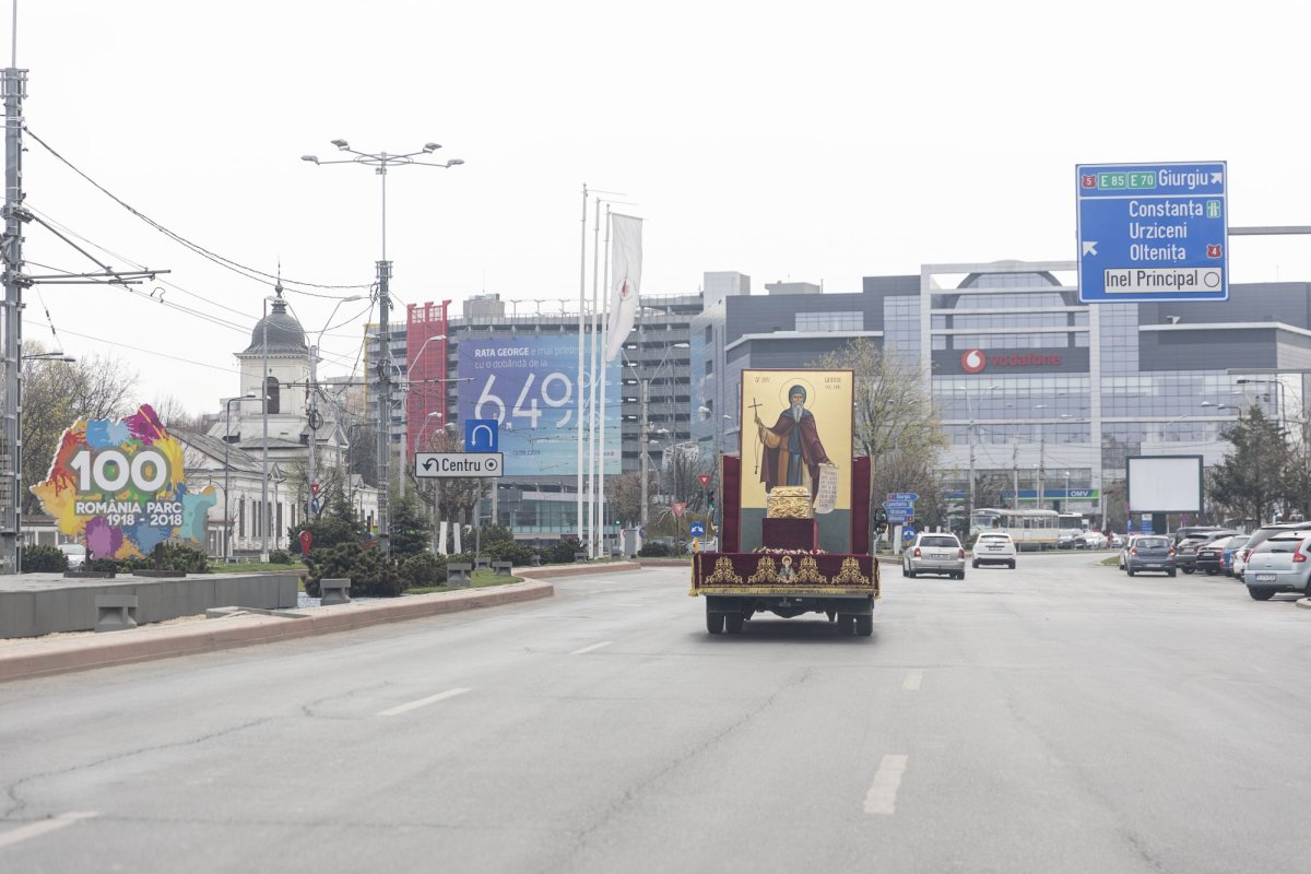 Procesiune cu moaştele Sfântului Dimitrie cel Nou pe străzile Capitalei 142176